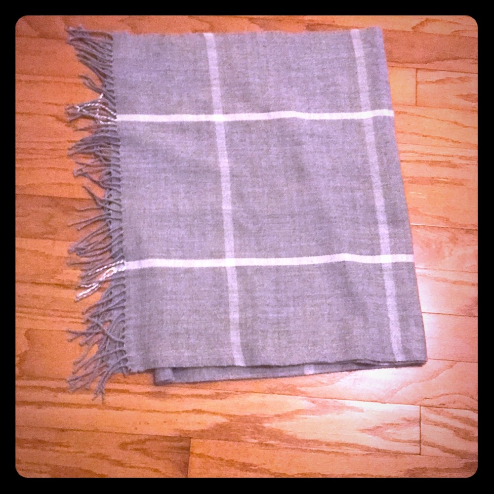 ONCE USED SCARF!